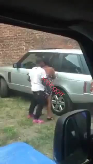 Bar owner quickie with customer in car pack to satisfy him